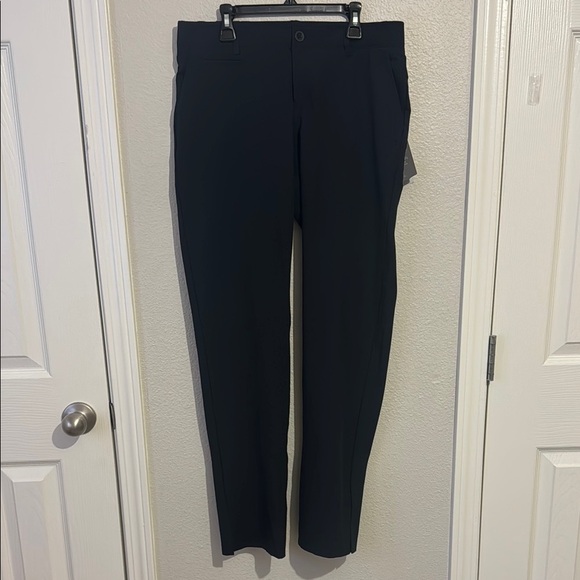 Under Armour Women’s Fitted UPF 30 Black Golf Pants - Picture 2 of 6